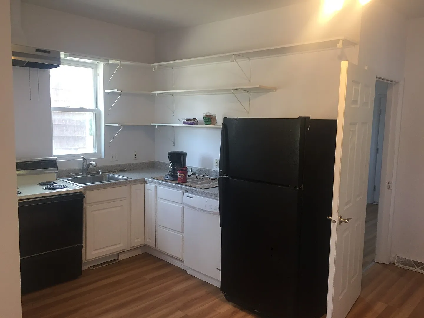 2 bedroom house — Photo 2