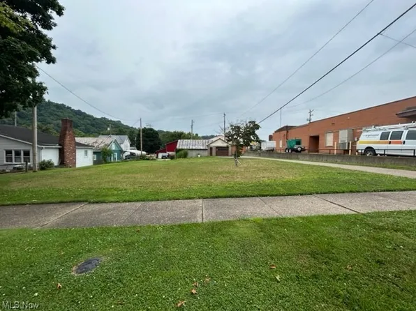 160 S 7th St, McConnelsville, OH 43756