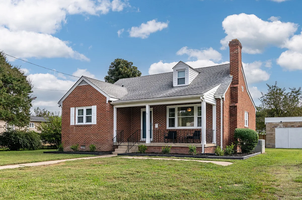 Building Photo - 703 Colonial Ave