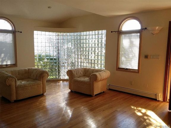 4th image of 48 Orchard Beach Boulevard