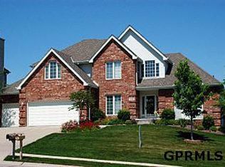 905 S Wicklow Rd, Papillion, NE 68046