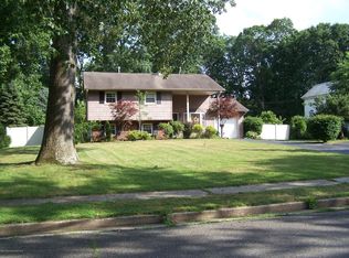 6 Locust Grove Ln, Manalapan, NJ 07726