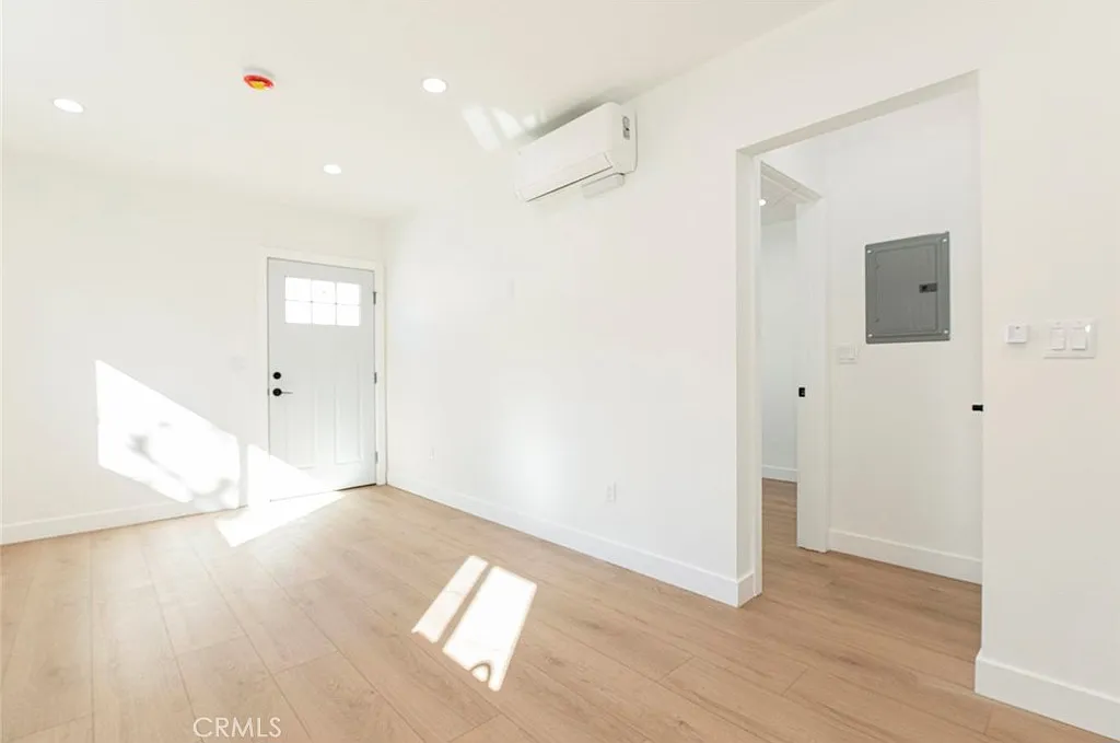 1 bed, 420 sqft, $1,900 — Photo 2