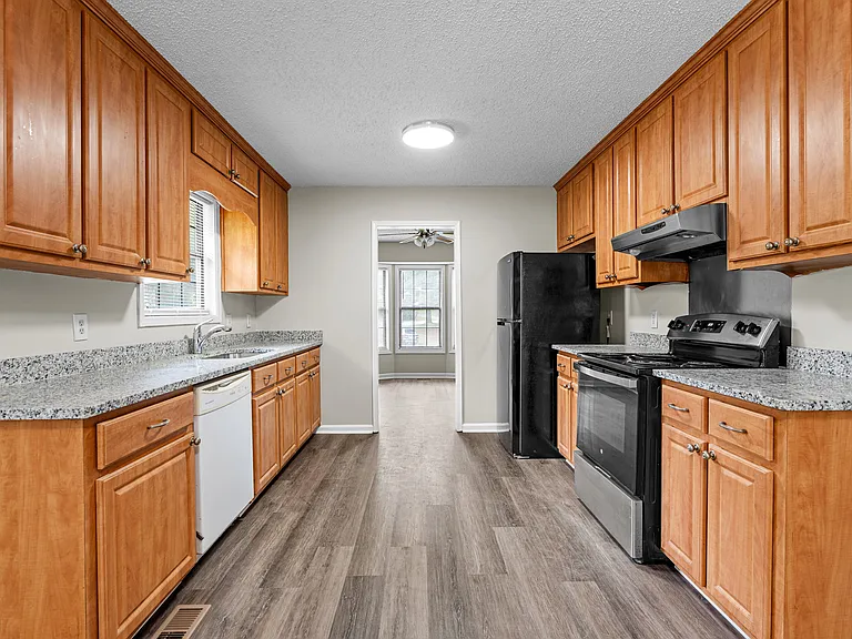 90 Edelweiss Dr — Photo 3