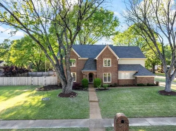 947 Rolling Oaks Ln, Collierville, TN 38017