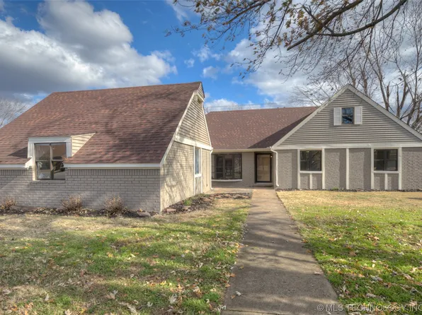 5001 S Spruce Dr, Sand Springs, OK 74063