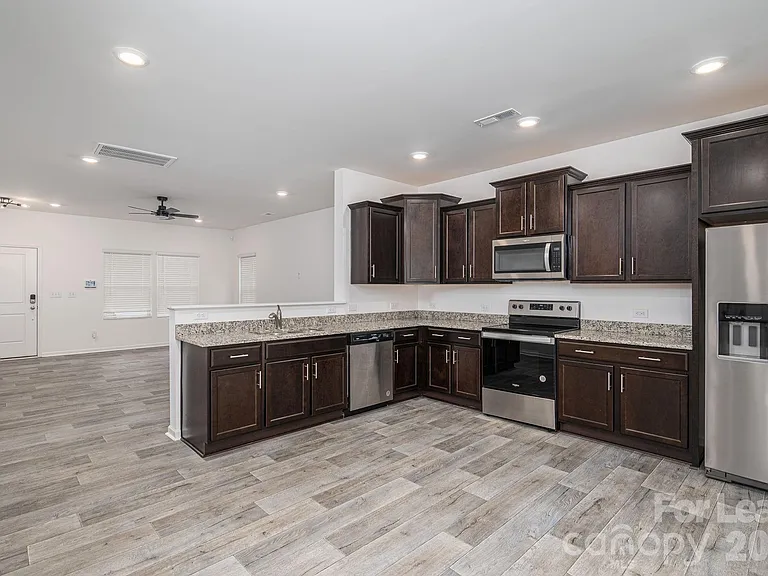 1004 Davis Hills Dr — Photo 6
