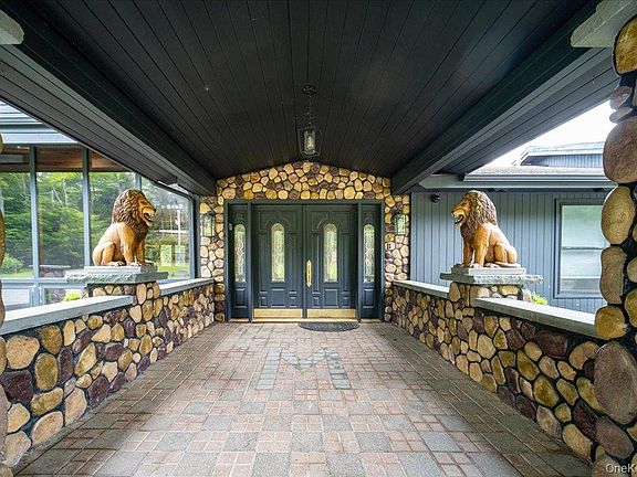 5th image of 399 Gregory Road