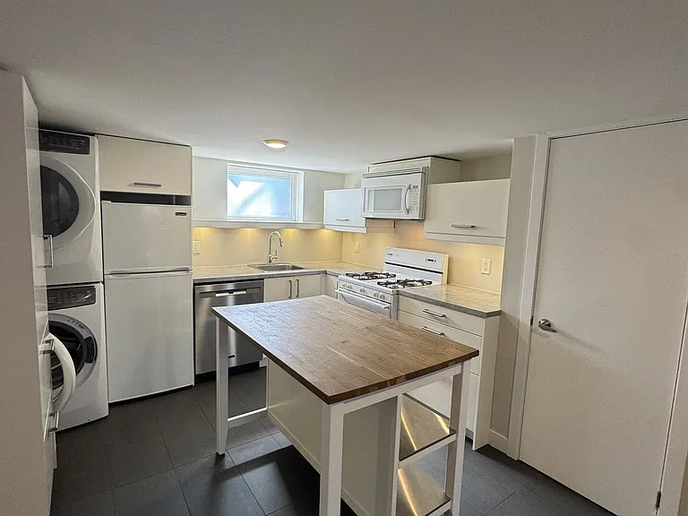40 Bond St — Photo 6