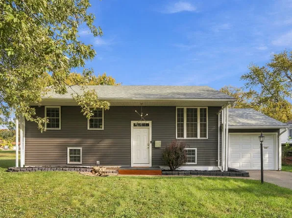 1112 Hawthorne Dr, Bettendorf, IA 52722