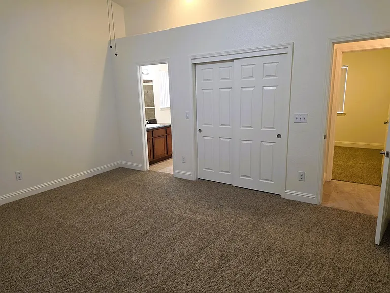 5619 W University Ave — Photo 9