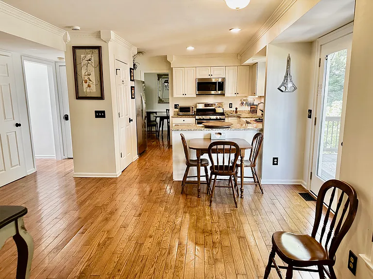 41 Bridle Ln — Photo 10