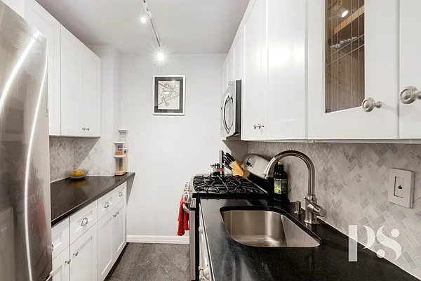 Sold by Compass | media 7