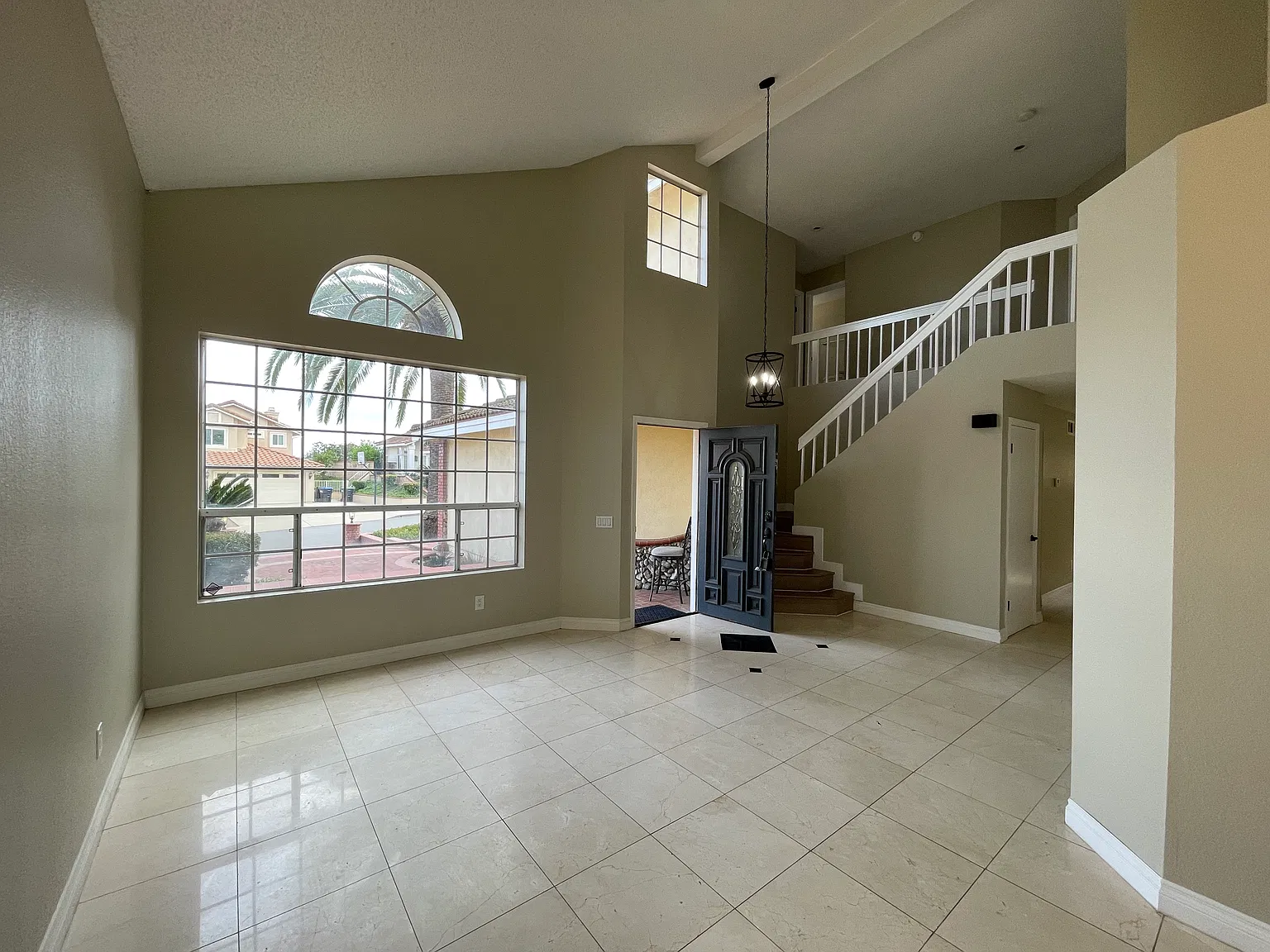 3 bed, 2.5 bath, 1671 sqft, $3,700 — Photo 3