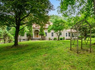 208 E Flag Swamp Rd, Roxbury, CT 06783