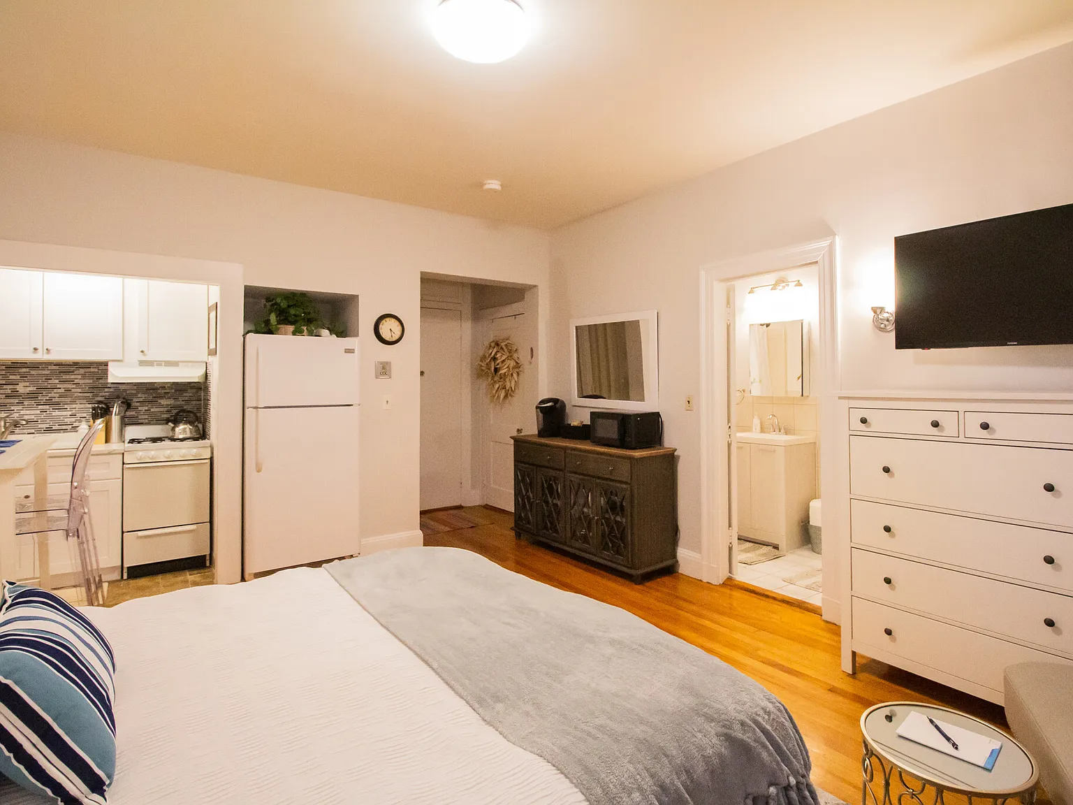 Studio, 1.0 bath, 450 sqft, $3,990 — Photo 4