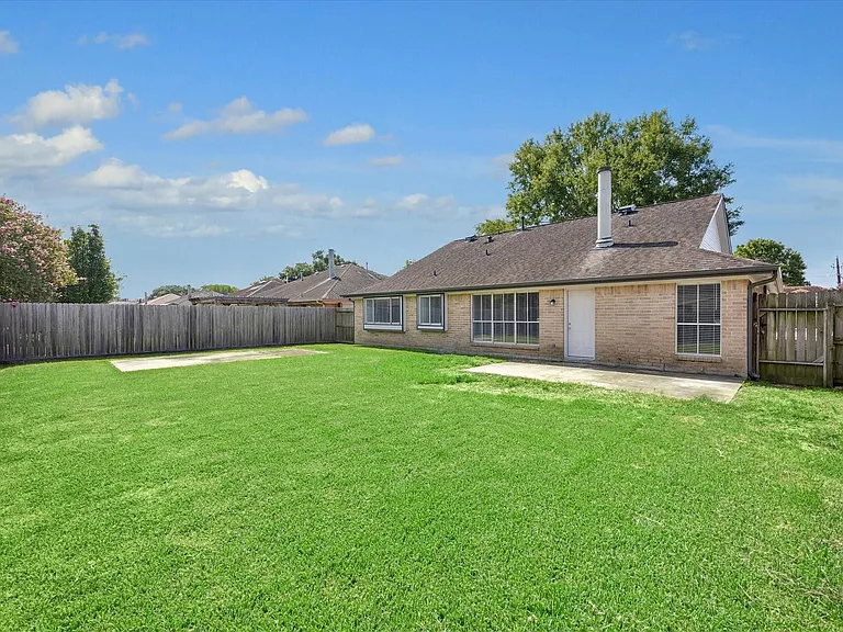 6419 Fairbourne Dr — Photo 13