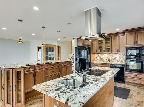 3rd image of 8039 Kildare Ave