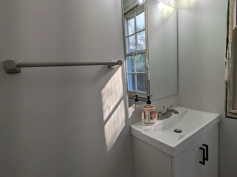 2322 Jameson St — Photo 9