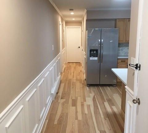 living room hallway facing the kitchen hallway
