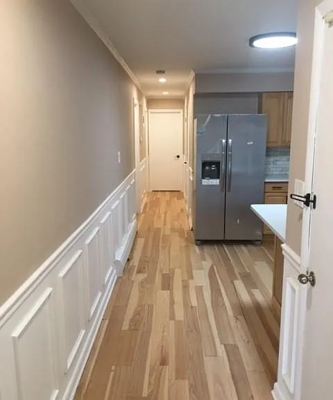 living room hallway facing the kitchen hallway