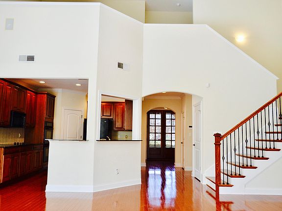 2nd image of 314 Sunny Springs Ln