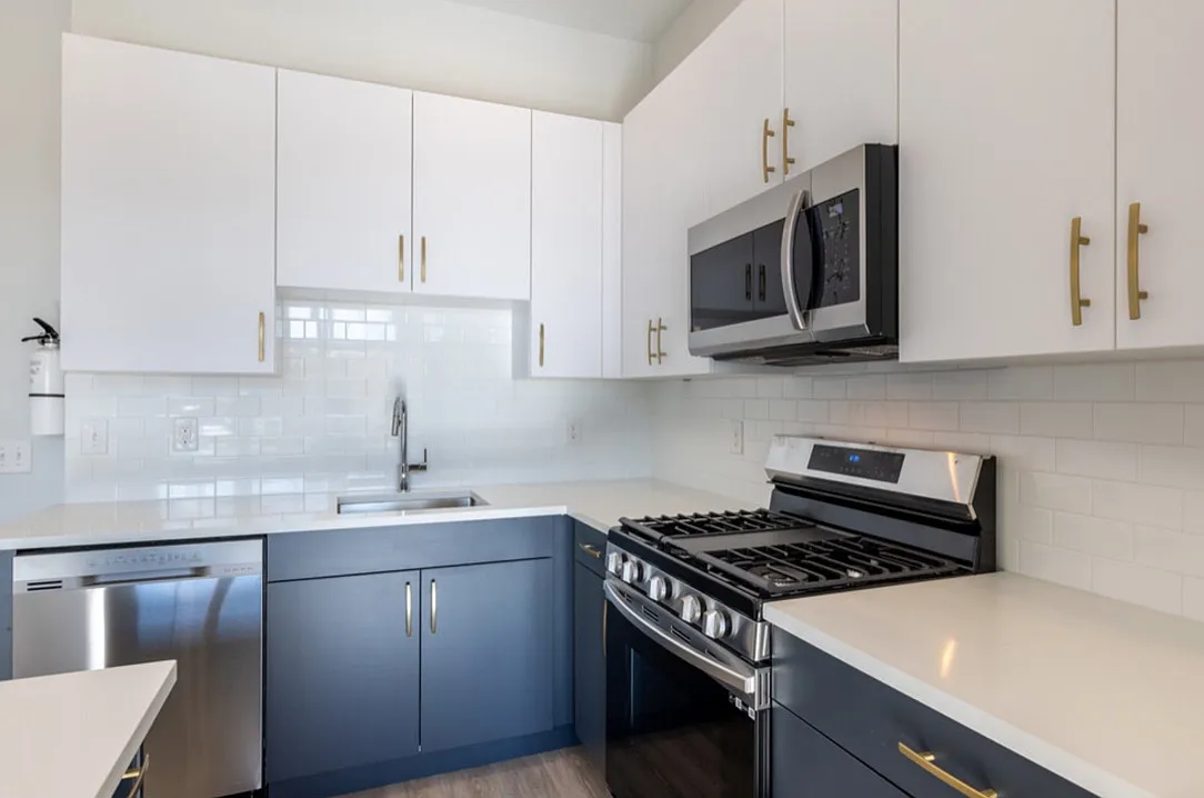 2 bed, 1200 sqft, $4,100 — Photo 3