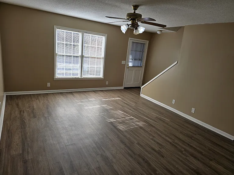 1951 Meadowbrook Cir #1951 — Photo 9