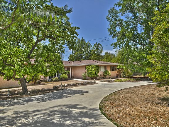 4th image of 22920 Califa St