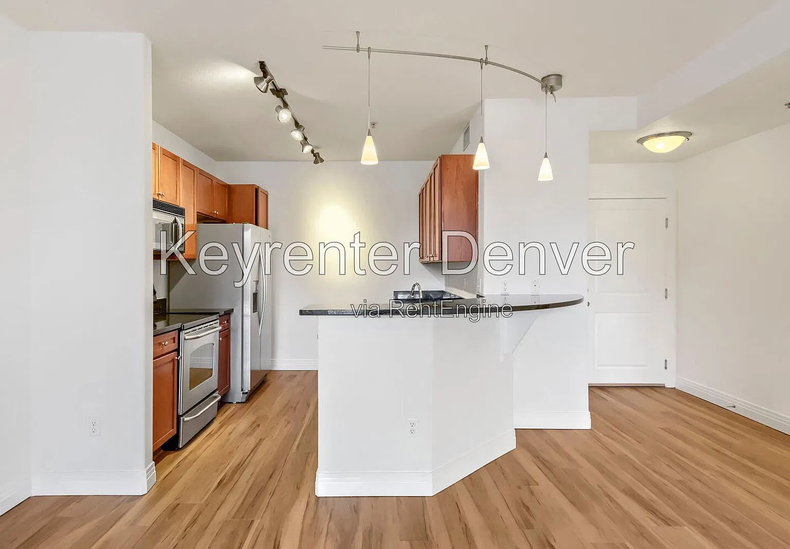 1 bed, 1.0 bath, 796 sqft, $1,600 — Photo 4