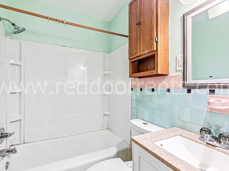 328 N Post Rd — Photo 9
