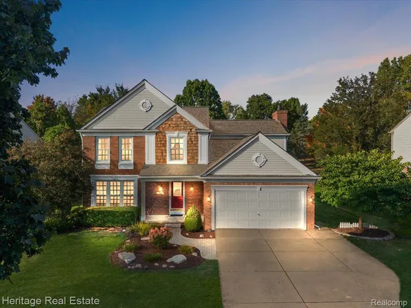 3644 Green Meadow Ln, Orion, MI 48359