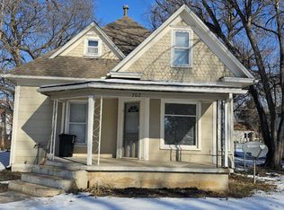 702 E 7th Ave, Hutchinson, KS 67501