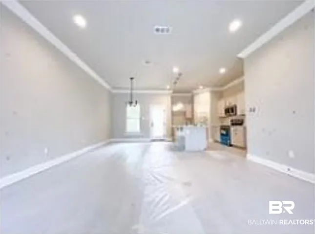 3 bed, 2.0 bath, 1668 sqft, $2,300 — Photo 2