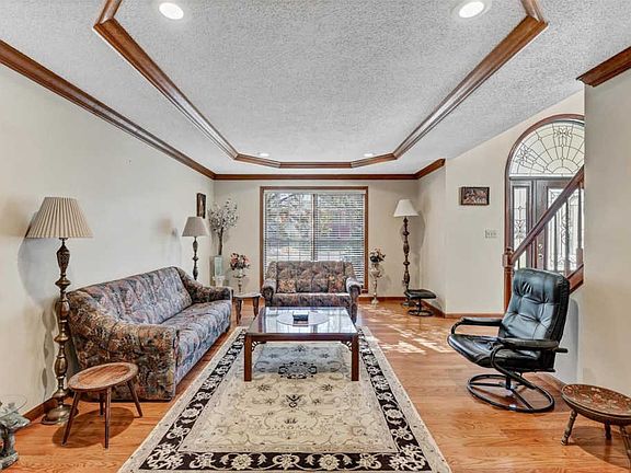 3rd image of 2545 Willow Knoll Dr