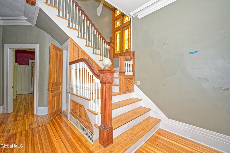 5th image of 145 Pawling Avenue