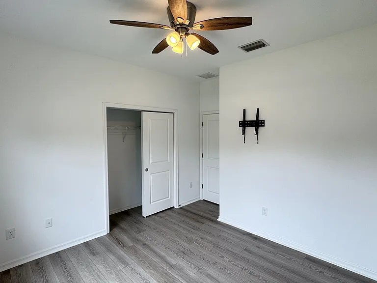 484 Old Windsor Way — Photo 19