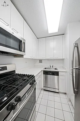 Rented by Akam Sales and Brokerage | media 6