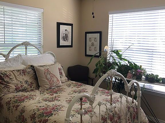 Guest bedroom 1