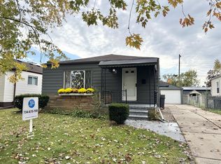 513 Cleophus Pkwy, Lincoln Park, MI 48146