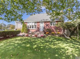 31 Wantagh Ave, East Islip, NY 11730
