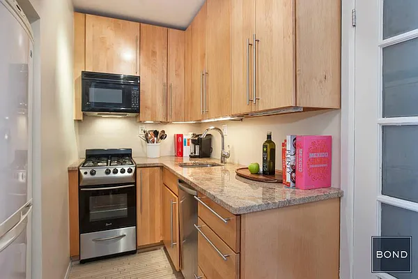 Sold by Bond New York | media 4