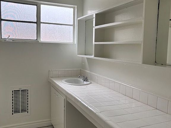 3rd image of 1013 N San Vicente Blvd APT 10