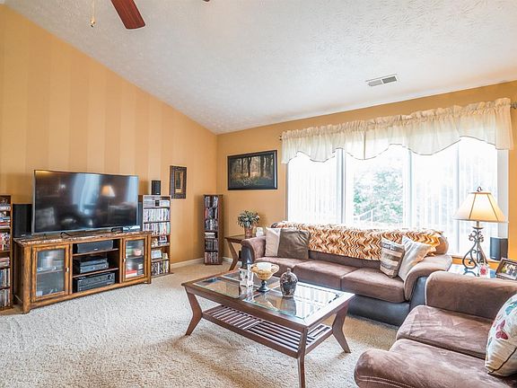 4th image of 913 Regency Ct