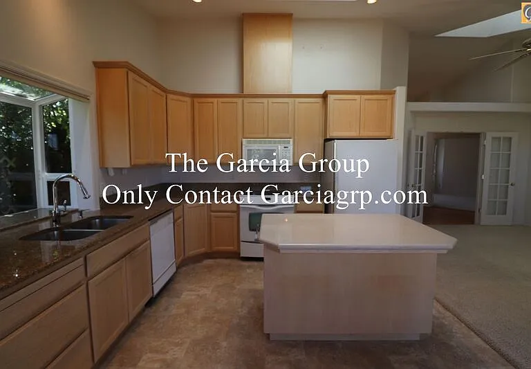 8955 SW Iowa Dr — Photo 4