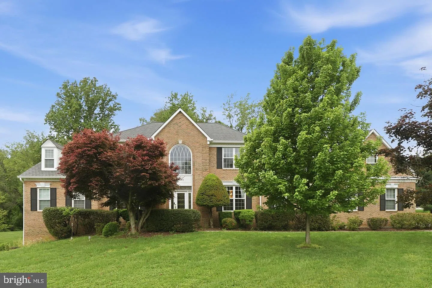 6 bed, 4.5 bath, 7309 sqft, $7,700 — Photo 1