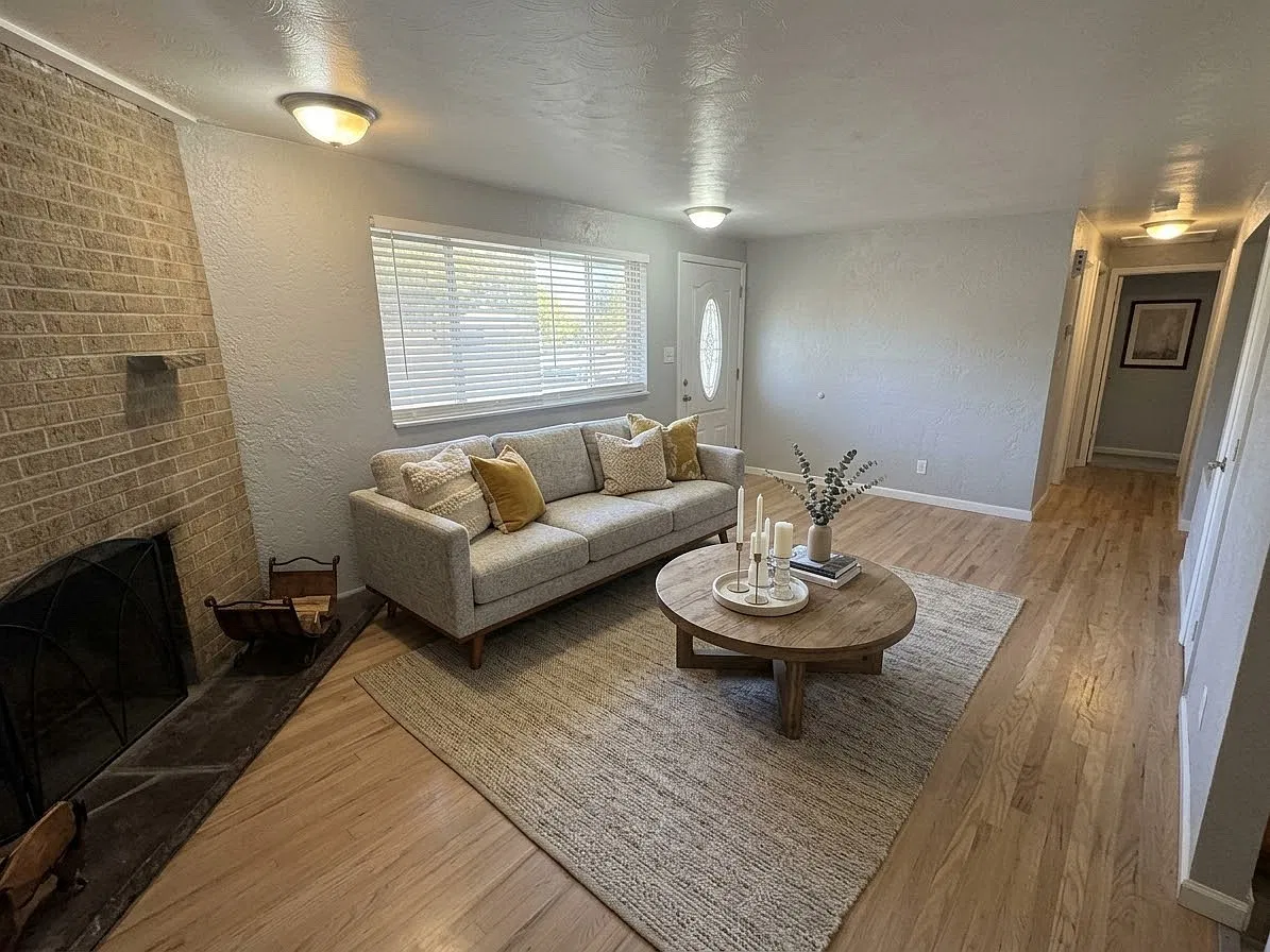 3 bed, 1976 sqft, $2,595 — Photo 3