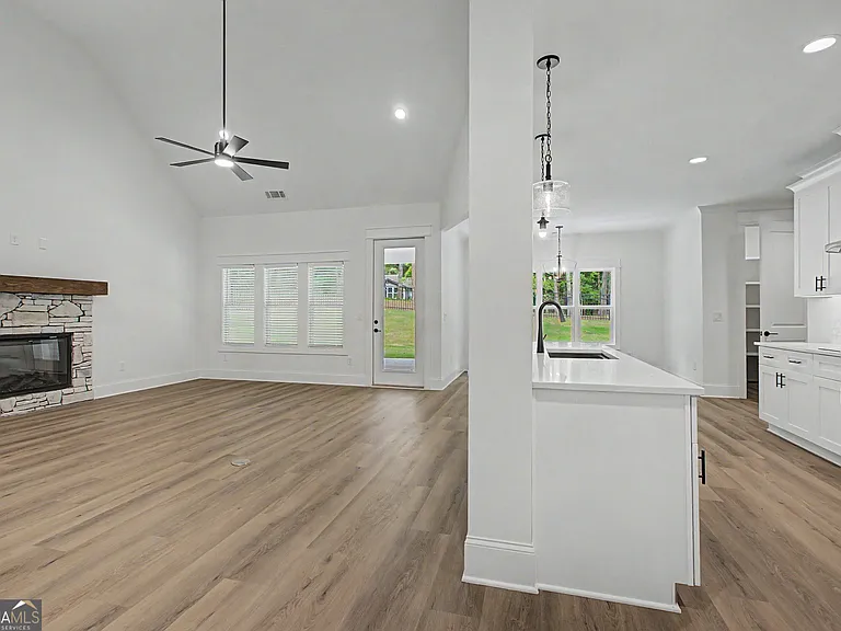 347 Crestwood Rd — Photo 4