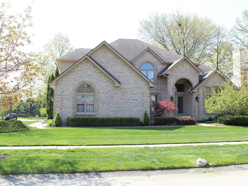 19816 Shorecrest Dr, Clinton Township, MI 48038 Zillow