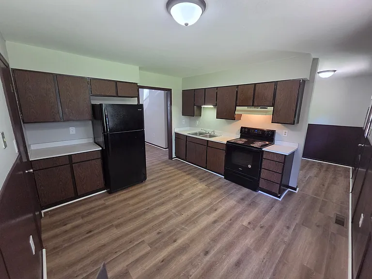 1021 Ridgeway Dr — Photo 1